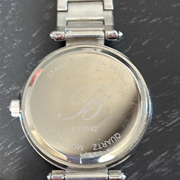 Fashion watch oversized silver metal with bling around face Roman # - Picture 4 of 4